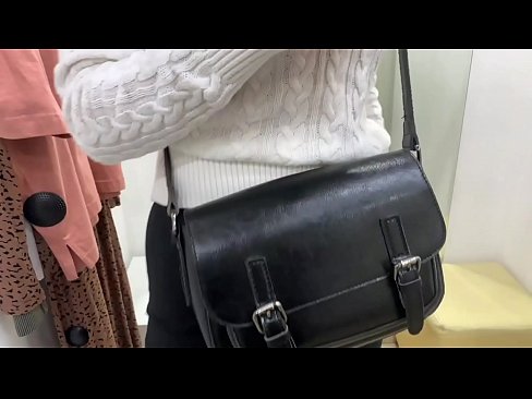 ❤️ Masturbasyona giştî ya keçika ciwan FeralBerry bi dilopek li jûreya fitarê ❤ Porno li ku.sexvideosex.top