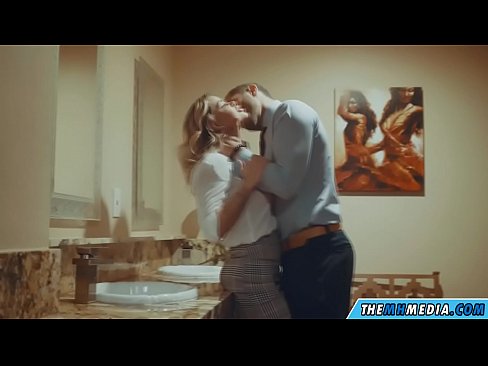 ❤️ Gava ku blondeyek busty we di nav hewşek gelemperî de dixapîne ❤ Porno li ku.sexvideosex.top